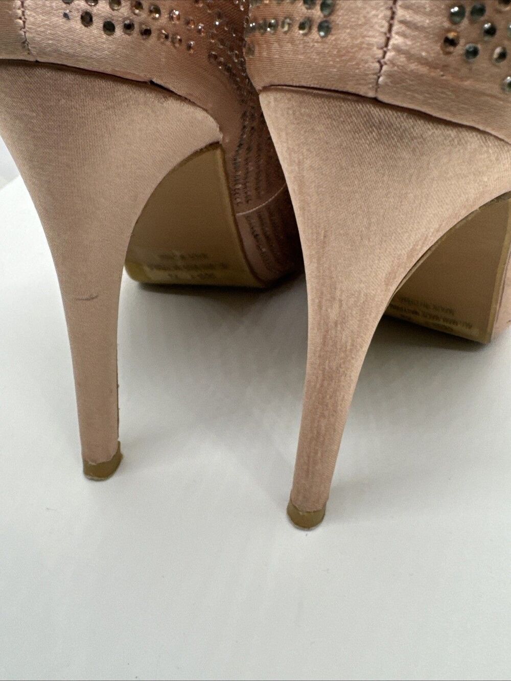 Ranne Stiletto Heels Pumps Rhinestone Embellished Round Toe  Size 7.5 - Picture 15 of 15